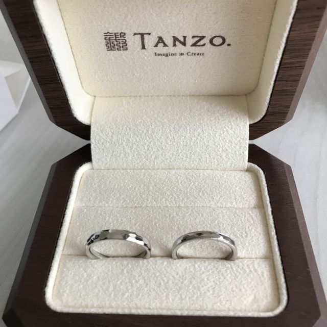【TANZO.(鍛造指輪)の口コミ】 とにかく、曲がらない&丈夫を考え、鍛造法を選択しました。なので、デ…