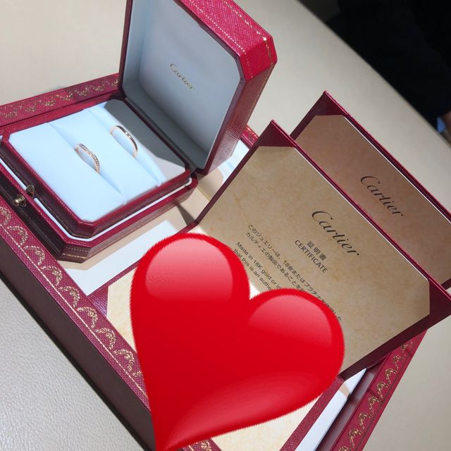 【カルティエ(Cartier)の口コミ】 指輪の形が片方はVになっていて指を綺麗に見せてくれるデザインだったこと…