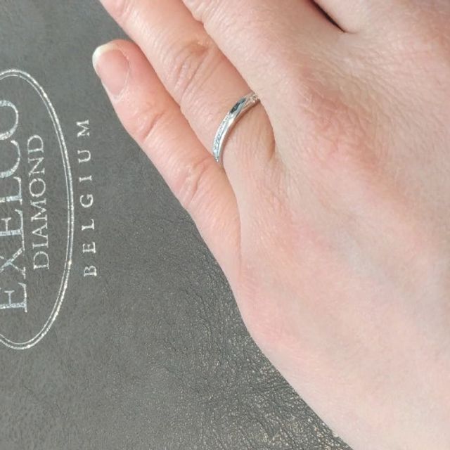 【エクセルコダイヤモンド(EXELCO DIAMOND)の口コミ】 着けやすさを重視して結婚指輪は選びました。自分の指にぴったりだと感じ…