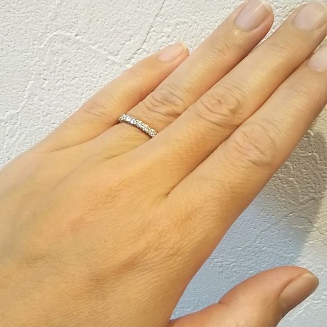 【ティファニー(Tiffany & Co.)の口コミ】 たて詰めのダイヤに憧れてたが試着してみると1粒タイプは結婚後も使いにく…