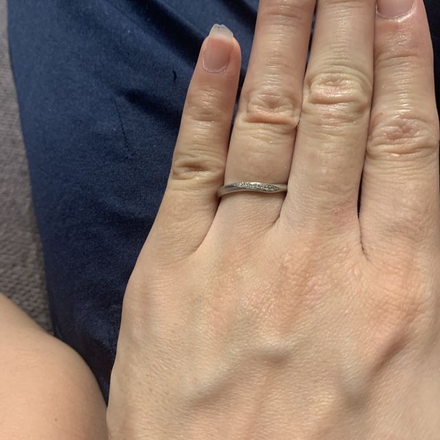 【canal4℃(カナルヨンドシー)の口コミ】 緩いv字のカーブの度合い、ダイヤの配置、リングはなるべく細いものをさか…