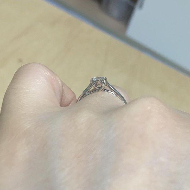 【銀座ダイヤモンドシライシの口コミ】 最初からデザインを決めていた一粒のダイヤモンドのリングだったこと。シ…