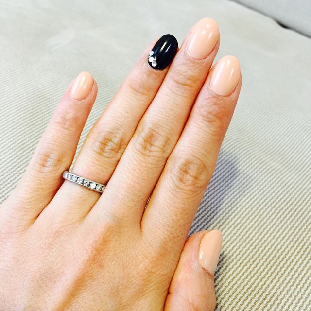 【ティファニー(Tiffany & Co.)の口コミ】 ダイヤモンドがリングの半周部分にセットしてあり、日常でも手元を華やか…