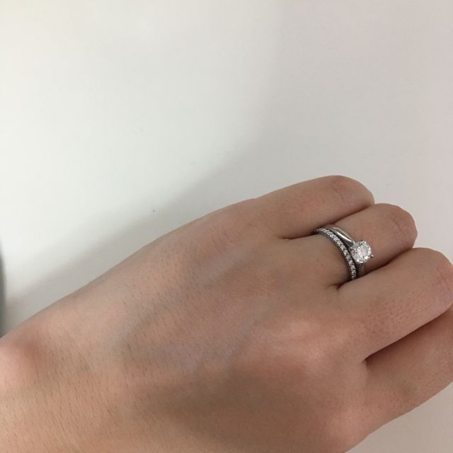 【アイプリモ(I-PRIMO)の口コミ】 婚約指輪と重ね着けしたいと思っていたのですが、華奢でキラキラしていて…