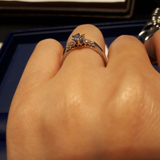 【エクセルコダイヤモンド(EXELCO DIAMOND)の口コミ】 もともとメレダイヤのデザインで検討していたため、メレデザインのものを…