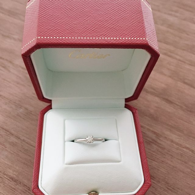 【カルティエ(Cartier)の口コミ】 婚約指輪は自分でえらびたいという思いがあり、彼の意見も取り入れて、憧…