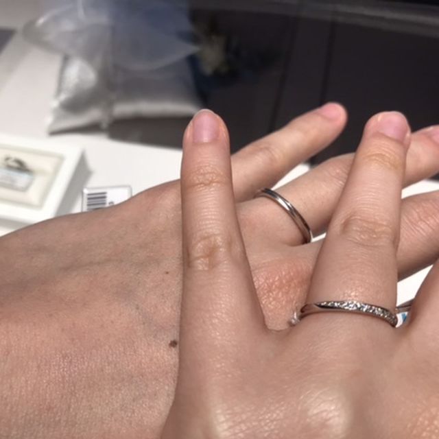 【銀座ダイヤモンドシライシの口コミ】 指輪のデザインが、とてもよかったです！！
指につけた瞬間にびびっと来ま…