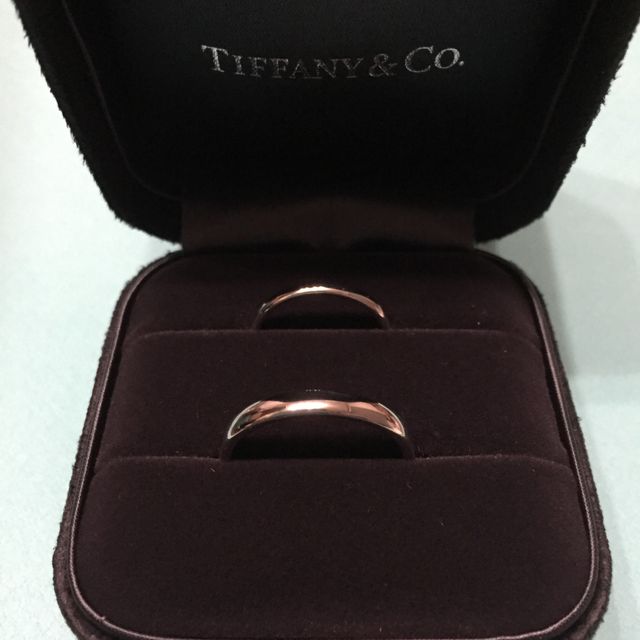 【ティファニー(Tiffany & Co.)の口コミ】 ずっとつけるものなので、シンプルなデザインで探しました。ミルグレイン…