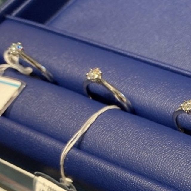 【銀座ダイヤモンドシライシの口コミ】 シンプルかつ王道な婚約指輪が欲しい方にとってはうってつけのデザインだ…