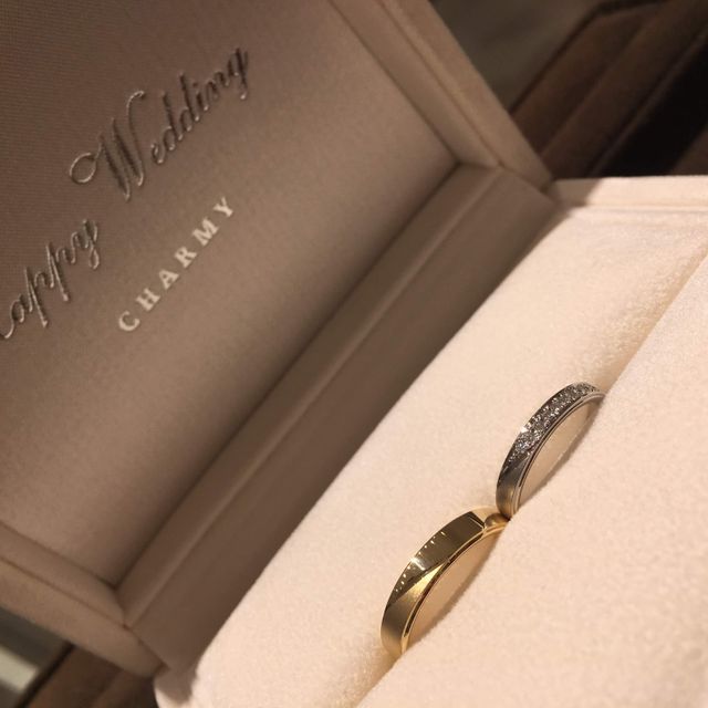 【CHARMY(チャーミー)の口コミ】 デザインが決め手。つや消し加工とつやあり加工がされており、両方のデザ…