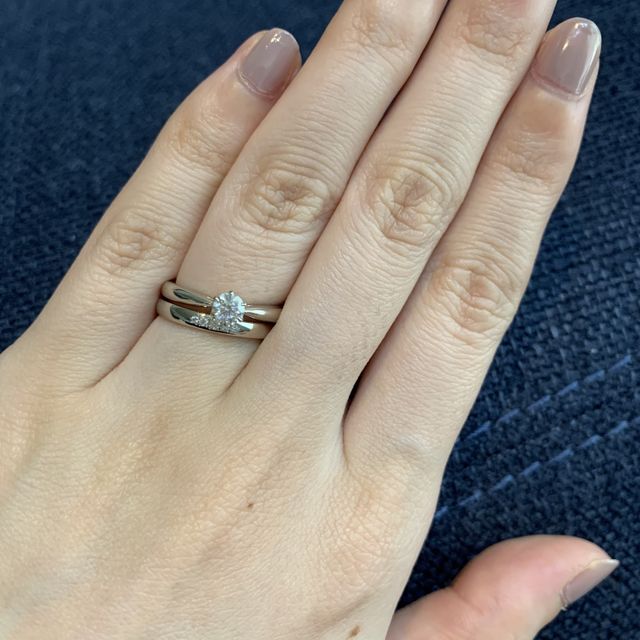 【アイプリモ(I-PRIMO)の口コミ】 婚約指輪と重ねづけができ、結婚指輪だけでも可愛く存在感のある、けれど…