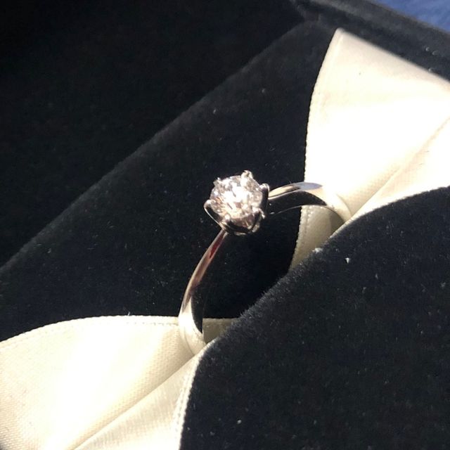 【エクセルコダイヤモンド(EXELCO DIAMOND)の口コミ】 指が短く、太い、なのに手が大きいのをカバーしてくれる指輪だと感じまし…