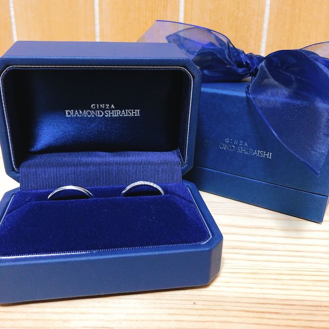 【銀座ダイヤモンドシライシの口コミ】 旦那さんはシンプルなもの、私はダイヤがついてるもので探してました。細…