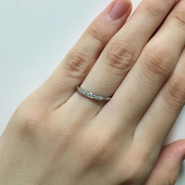 【ラザール ダイヤモンド(LAZARE DIAMOND)の口コミ】 似たデザインは他の店にもありますが、1番私の指に馴染んでいる点が決め手…