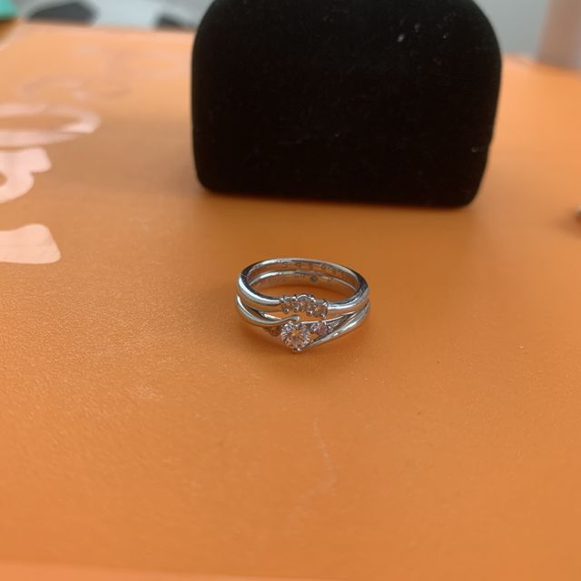 【アイプリモ(I-PRIMO)の口コミ】 妻の場合は、仕事柄常につけることができない為、石が多めで、かつシンプ…