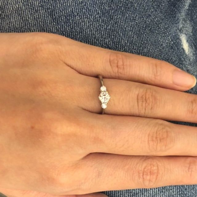 【CHARMY(チャーミー)の口コミ】 ダイヤモンドのカット技術が高く細かいため、キラキラとした輝きできれい…