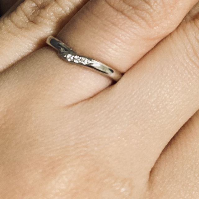 【アイプリモ(I-PRIMO)の口コミ】 私は手が小さくて色黒なのですが、女性らしいデザインで手元が華やかにな…