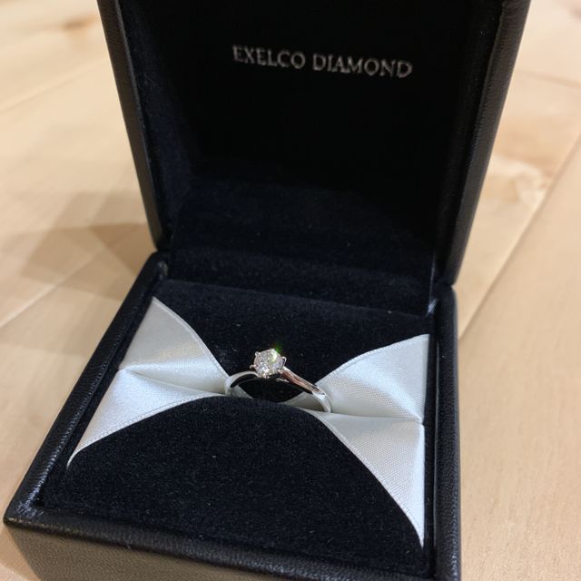 【エクセルコダイヤモンド(EXELCO DIAMOND)の口コミ】 彼がサプライズで指輪をもらいました。デザイン性や、ダイヤモンドの透明…