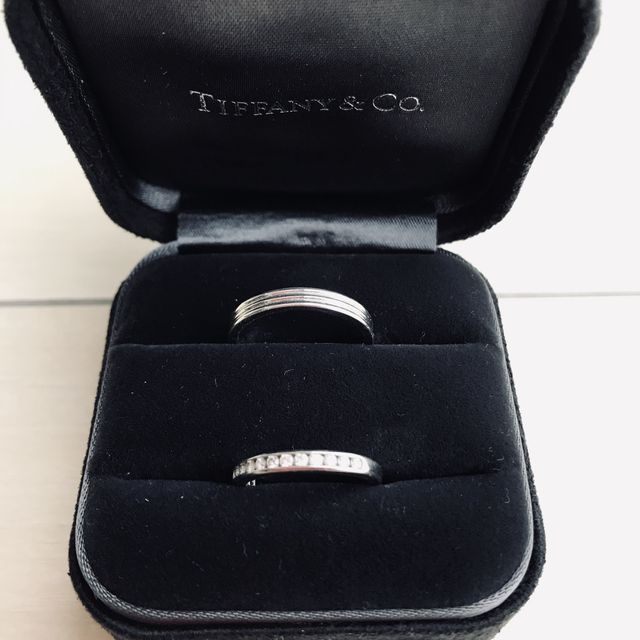 【ティファニー(Tiffany & Co.)の口コミ】 婚約指輪がないかわりに、結婚指輪はいいものを、と思ってました。誕生石…