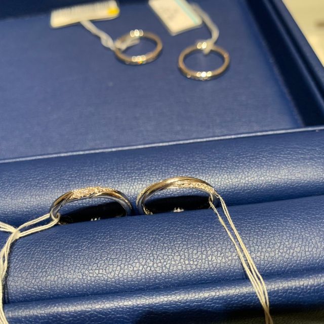 【銀座ダイヤモンドシライシの口コミ】 指輪のデザインは豊富で300種類程度あるとききました。他のお店ですとフル…