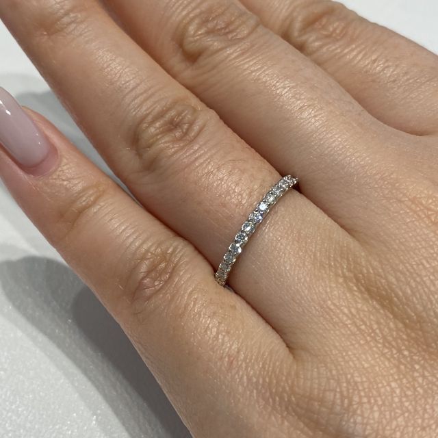 【Ponte Vecchio(ポンテヴェキオ)の口コミ】 シンプルで細いものを探していたのでとてもきれいだなと思いました。
他店…