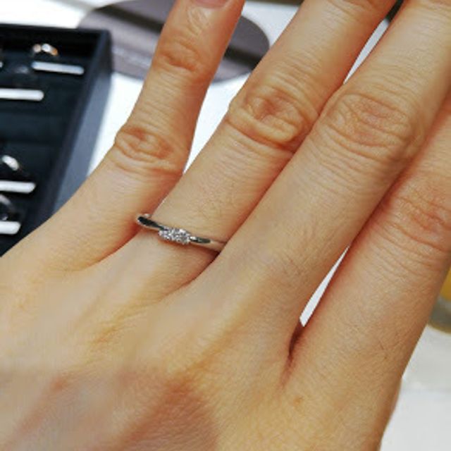 【ラザール ダイヤモンド(LAZARE DIAMOND)の口コミ】 あまり派手なデザインでないほうがよいという希望を伝えたところ、このリ…