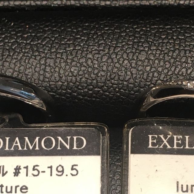 【エクセルコダイヤモンド(EXELCO DIAMOND)の口コミ】 指輪のデザインはVラインです。
Vラインではありますが、そんなにくっきり…