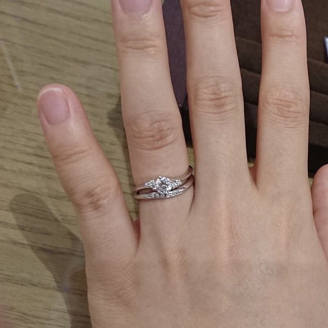 【BIJOUPIKO(ビジュピコ)の口コミ】 結婚指輪、婚約指輪のセットリングを探していました。たくさん試着する中…