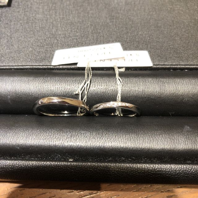 【TRECENTI(トレセンテ)の口コミ】 ダイヤが斜めについたデザインで華やかな上にすっきりとして見えて素敵で…