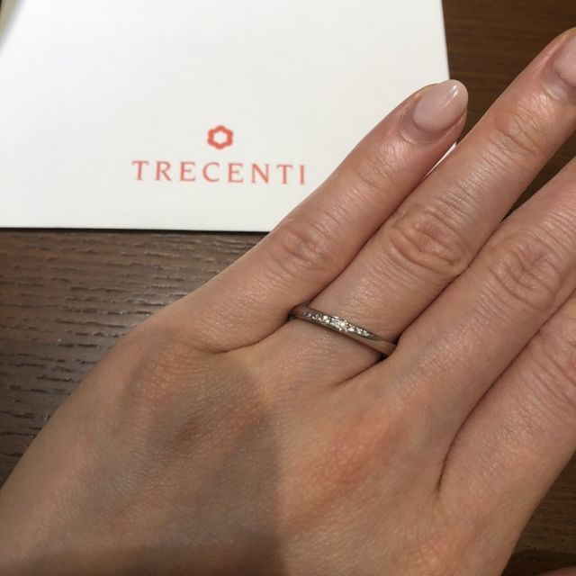 【TRECENTI(トレセンテ)の口コミ】 ダイヤが斜めについたデザインで華やかな上にすっきりとして見えました。…