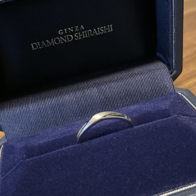 【銀座ダイヤモンドシライシの口コミ】 指輪を付けるのは初めてで、あまりキラキラしすぎているのはどうもなあと…