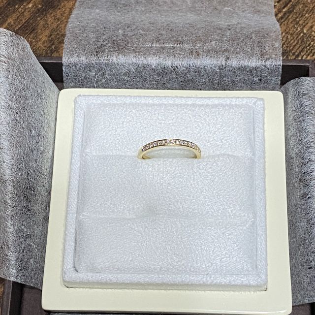 【LUCIE(ルシエ)の口コミ】 旦那さんとは別のブランドの指輪なので色味を合わせるためにゴールドにし…
