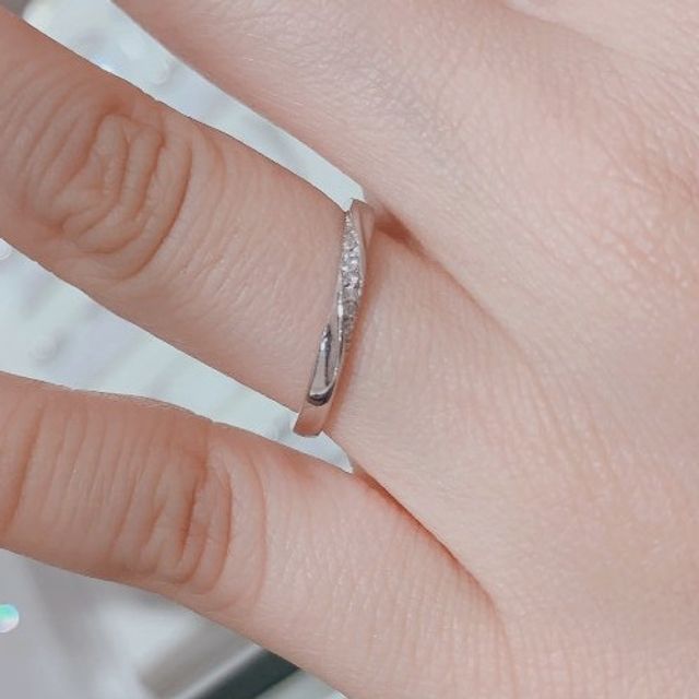 【festaria bijou SOPHIA(フェスタリア ビジュソフィア)の口コミ】 緩やかなウェーブラインがきれいですし、何より自分の指にしっかりとフィ…