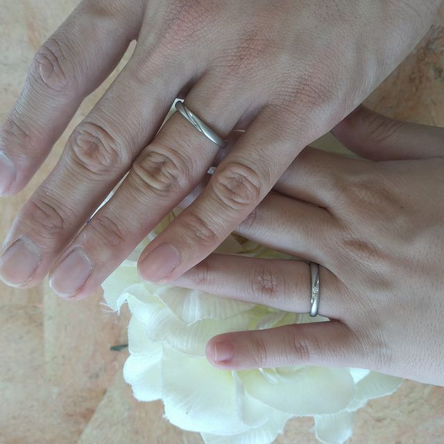 【SONARE(ソナーレ)の口コミ】 指輪のデザインが素敵だったため。
艶消しのデザインが大人っぽくてシンプ…