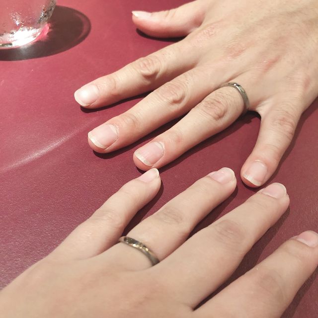 【TANZO.(鍛造指輪)の口コミ】 石は使わずに槌目を使ったデザインにこだわりました。
どの方向からみても…