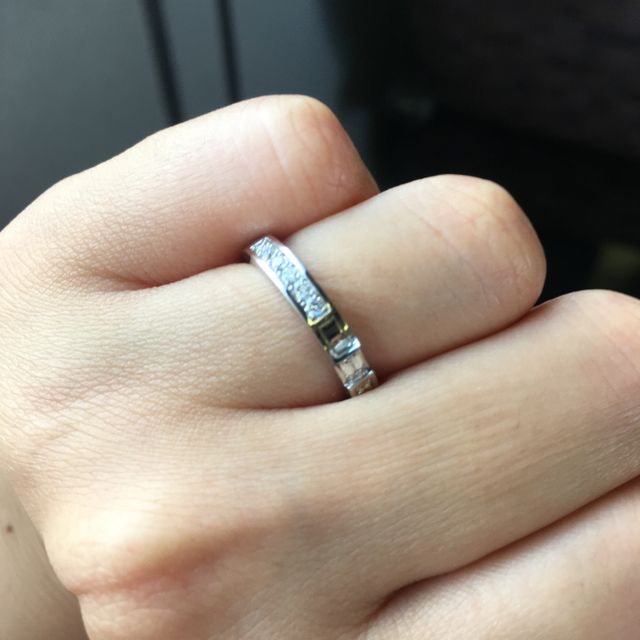 【ハリー・ウィンストン(Harry Winston)の口コミ】 ダイヤモンドの美しさと、他にはないデザインが決め手でした。華奢なデザ…