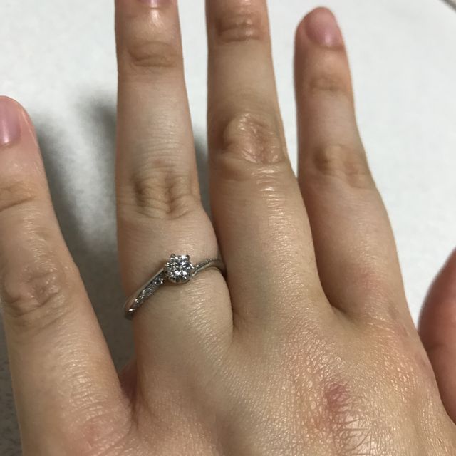 【銀座ダイヤモンドシライシの口コミ】 ブランドが有名でお気に入りなのがあったから。　　　　　　
接客も丁寧か…