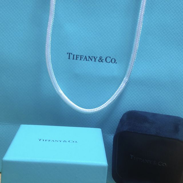 【ティファニー(Tiffany & Co.)の口コミ】 指輪のデザインはTiffanyの中でも1番
シンプルなものにしました。Tiffany…