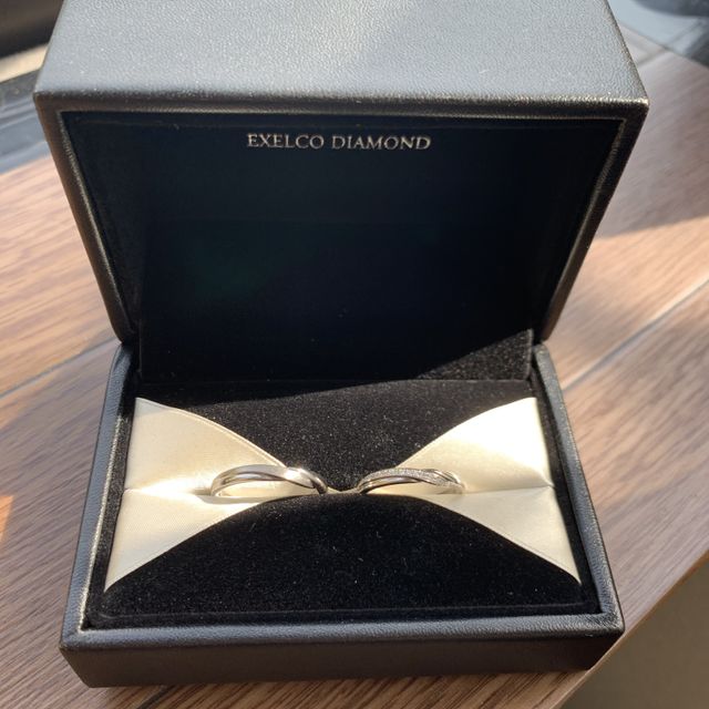 【エクセルコダイヤモンド(EXELCO DIAMOND)の口コミ】 ベルファビオラを購入。
色々見に行きましたが、デザインを見た瞬間にコレ…