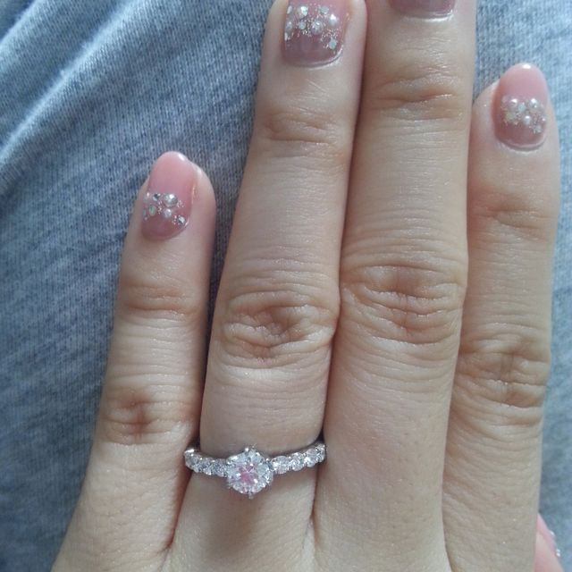 【LUZIR(ルジール)の口コミ】 ダイヤのカラット数が0.4カラット以上の物を選びました。品質も良く、ハー…