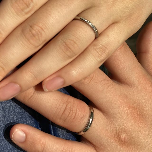 【銀座ダイヤモンドシライシの口コミ】 ダイヤが付いているものがよく、指が少し太めなので、形はウェーブにしよ…
