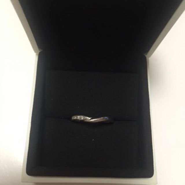 【ジュエリーツツミ(JEWELRY TSUTSUMI)の口コミ】 プラチナ950で純度が高いこと。そして、シンプルなデザインで少しV字っぽ…