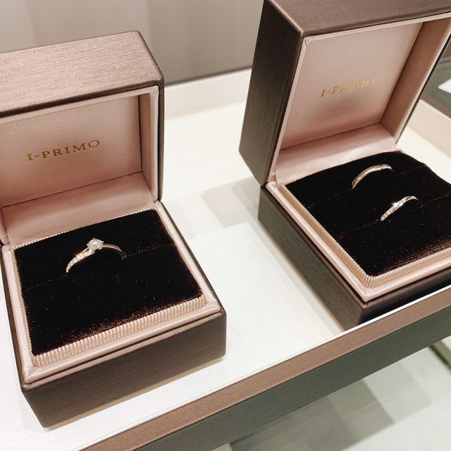 【アイプリモ(I-PRIMO)の口コミ】 どうせなら婚約指輪と結婚指輪を重ね付けできるものがいいなと考えて何種…