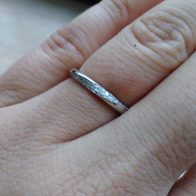 【アイプリモ(I-PRIMO)の口コミ】 デザインが他にはない！手をおいた時に前からも自分からもダイヤが見える…