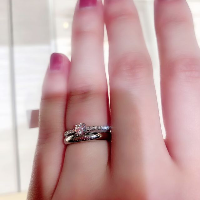 【カルティエ(Cartier)の口コミ】 結婚指輪で悩んでいたのが、こちらのCドゥカルティエの新作、丸みのあるタ…