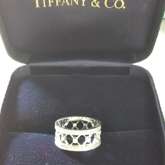 【ティファニー(Tiffany & Co.)の口コミ】 婚約指輪は一粒ダイヤではなくずっと付けられるエタニティがいいなと思っ…