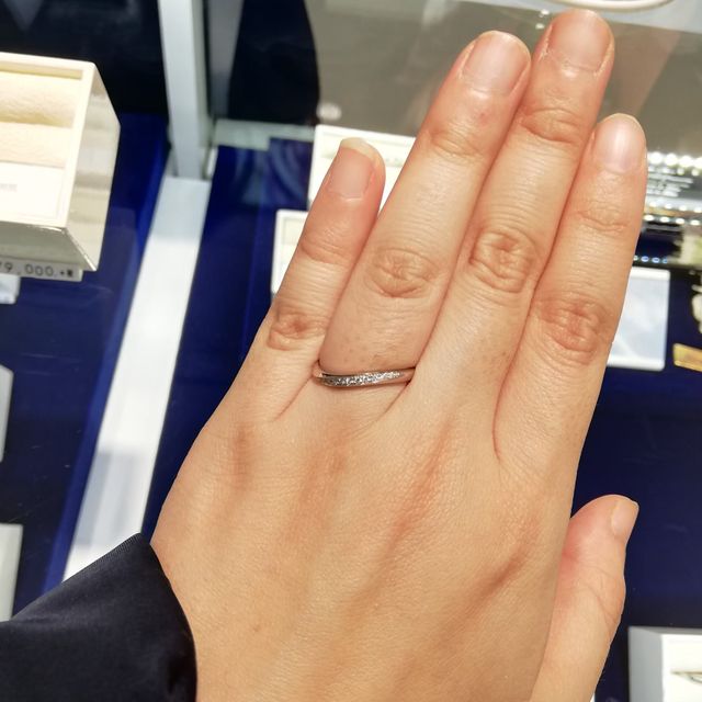 【GALA JEWELRY(ガラジュエリー)の口コミ】 最初は、ダイアもなくシンプルな物を希望しましたが、ダイア入りでも安く…