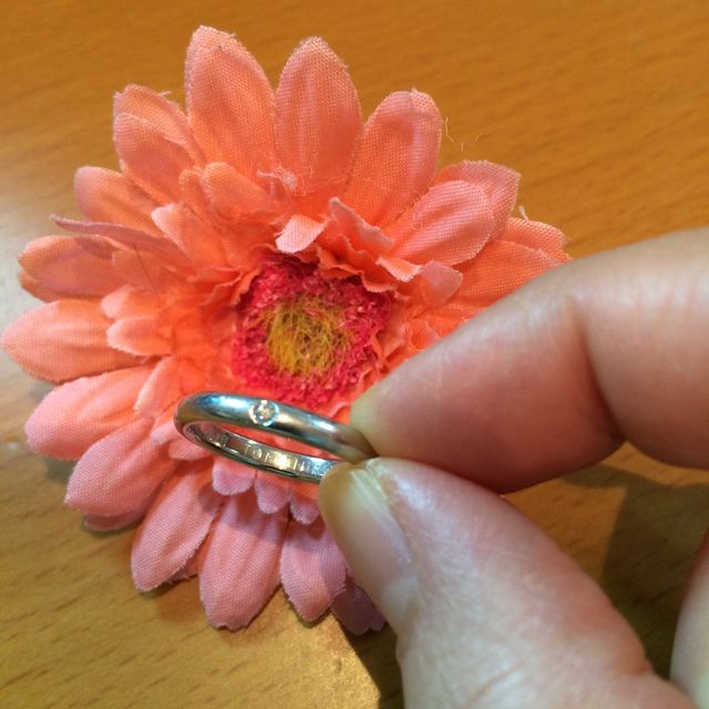 【ティファニー(Tiffany & Co.)の口コミ】 婚約指輪はゴージャス感のある物にしたので、結婚指輪は毎日付けられるシ…