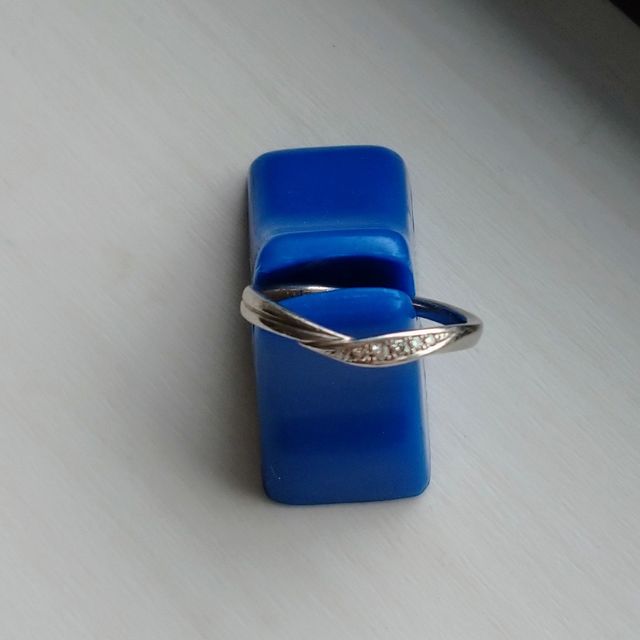 【4℃ BRIDAL(ヨンドシーブライダル)の口コミ】 婚約指輪と重ね付けしたときにセットのように綺麗に見えたらいいなと思い…