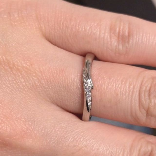 【アイプリモ(I-PRIMO)の口コミ】 シンプルなストレートラインではなくウェーブの入った形の為、指がきれい…